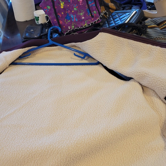 The North Face WomensQuilted Maroon Vest - Picture 4 of 6